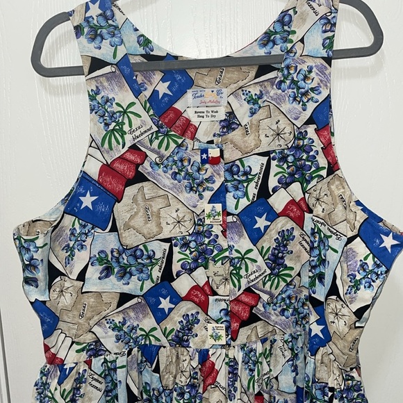 Handmade Texas blue bonnets florals dress, with ceramic buttons size Large - Picture 2 of 9
